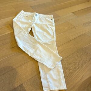 Loft Modern skinny ankle jeans. White. Size 28/6. Inseam 29 inches.